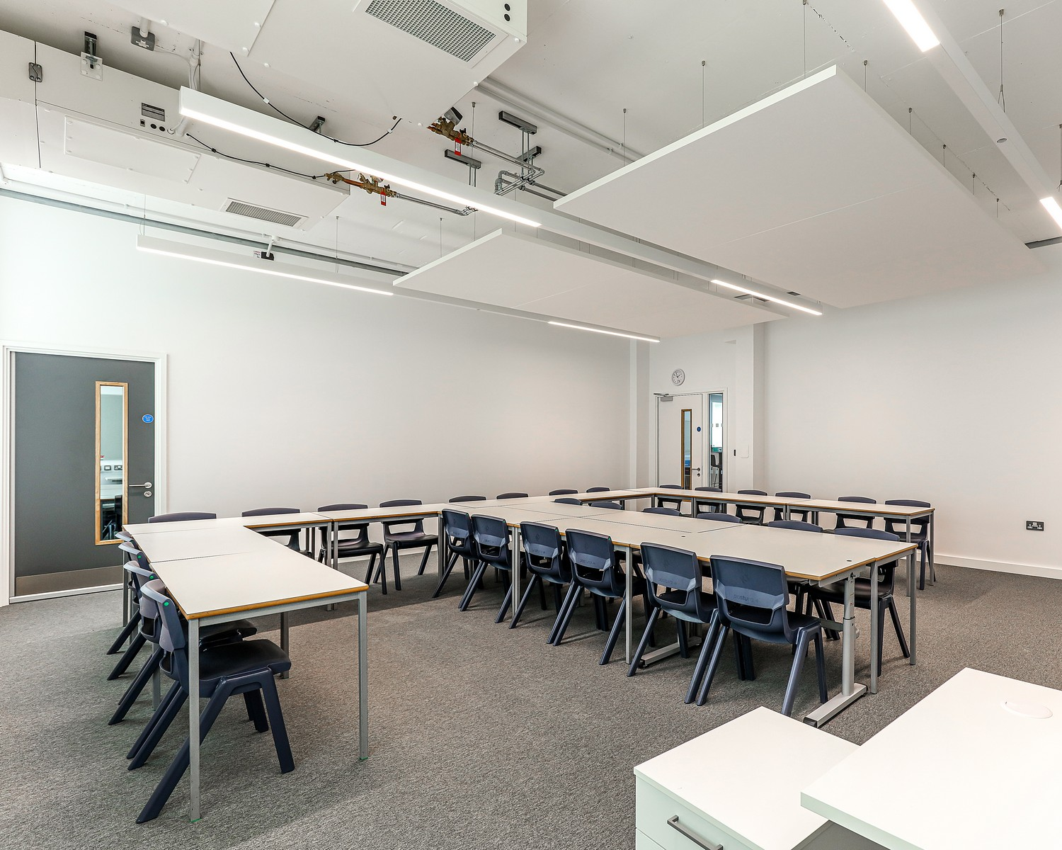 P2809 LIVACADEMY2 Linear Lighting System For Classroom